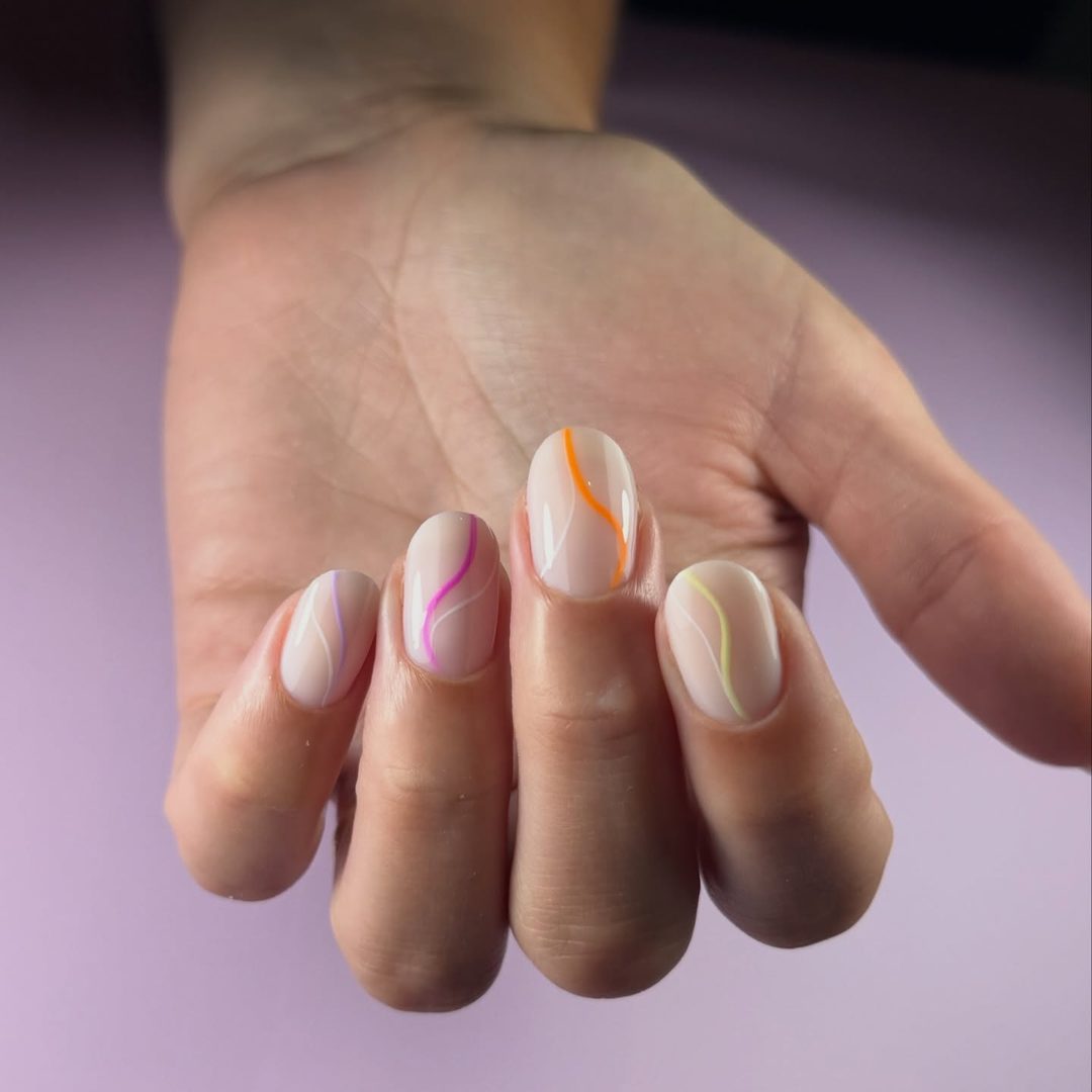 Zomerse nailart in frisse kleuren